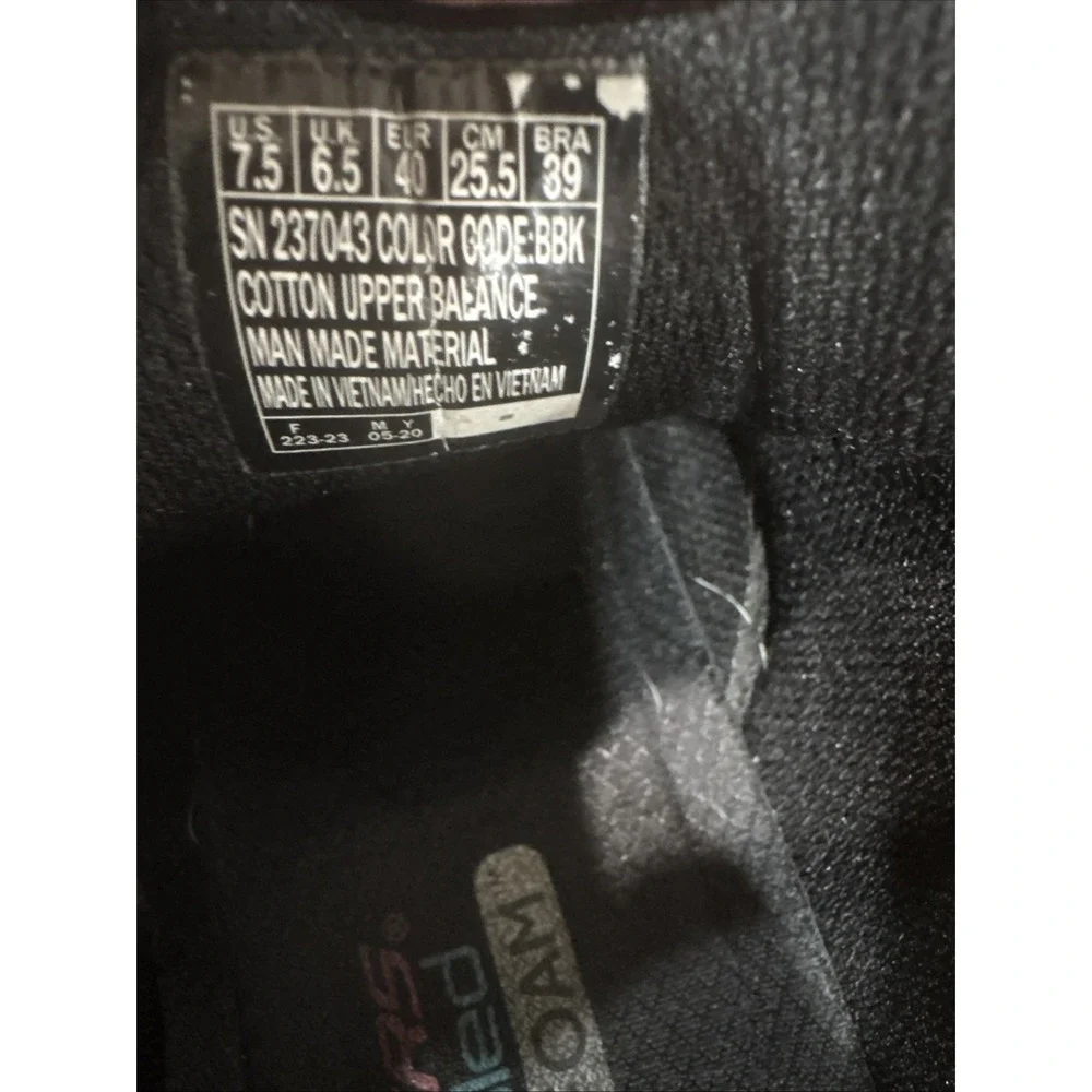 Sketchers Men 7.5 Black. Sc 237043‎ air cooled memory foam.